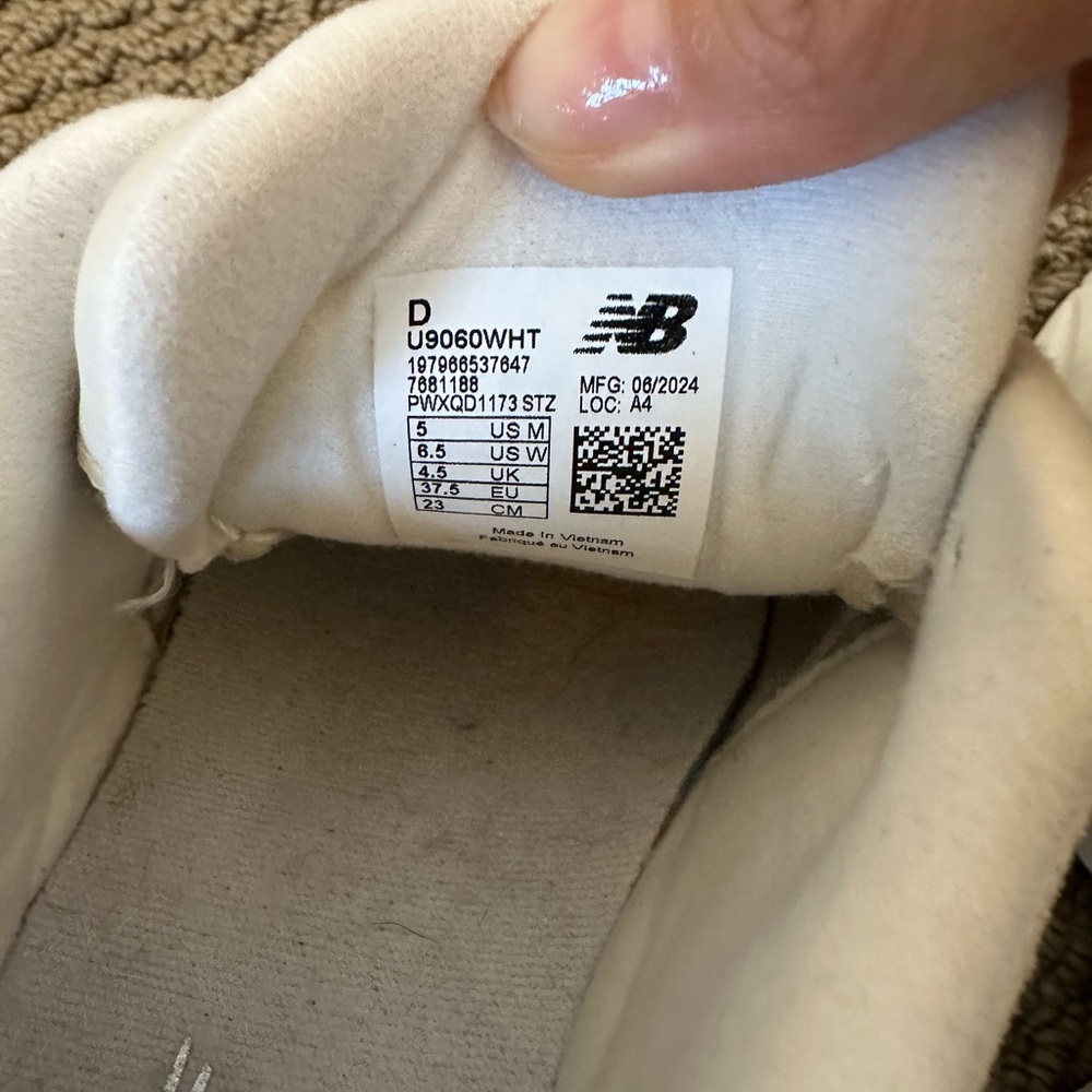 New Balance 9060 - Wht - Picture 7 of 9